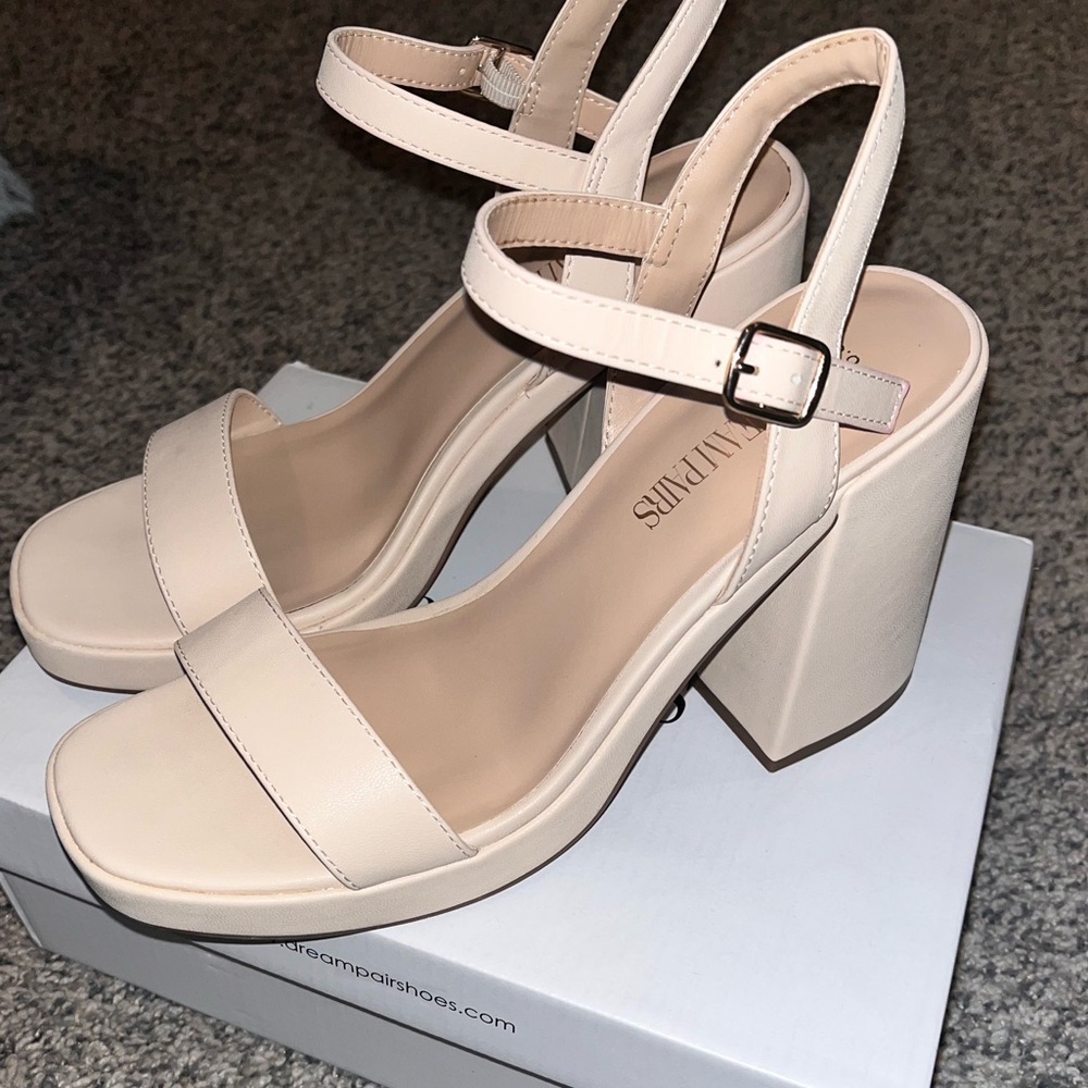 Dream Pairs Beige Block Heel Sandals - Picture 3 of 6